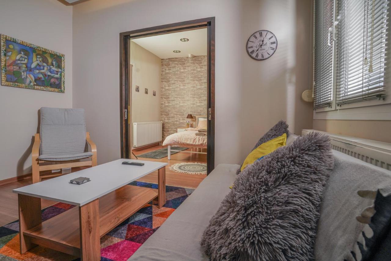 Downtown Comfy Apartment เอเดสซา ภายนอก รูปภาพ